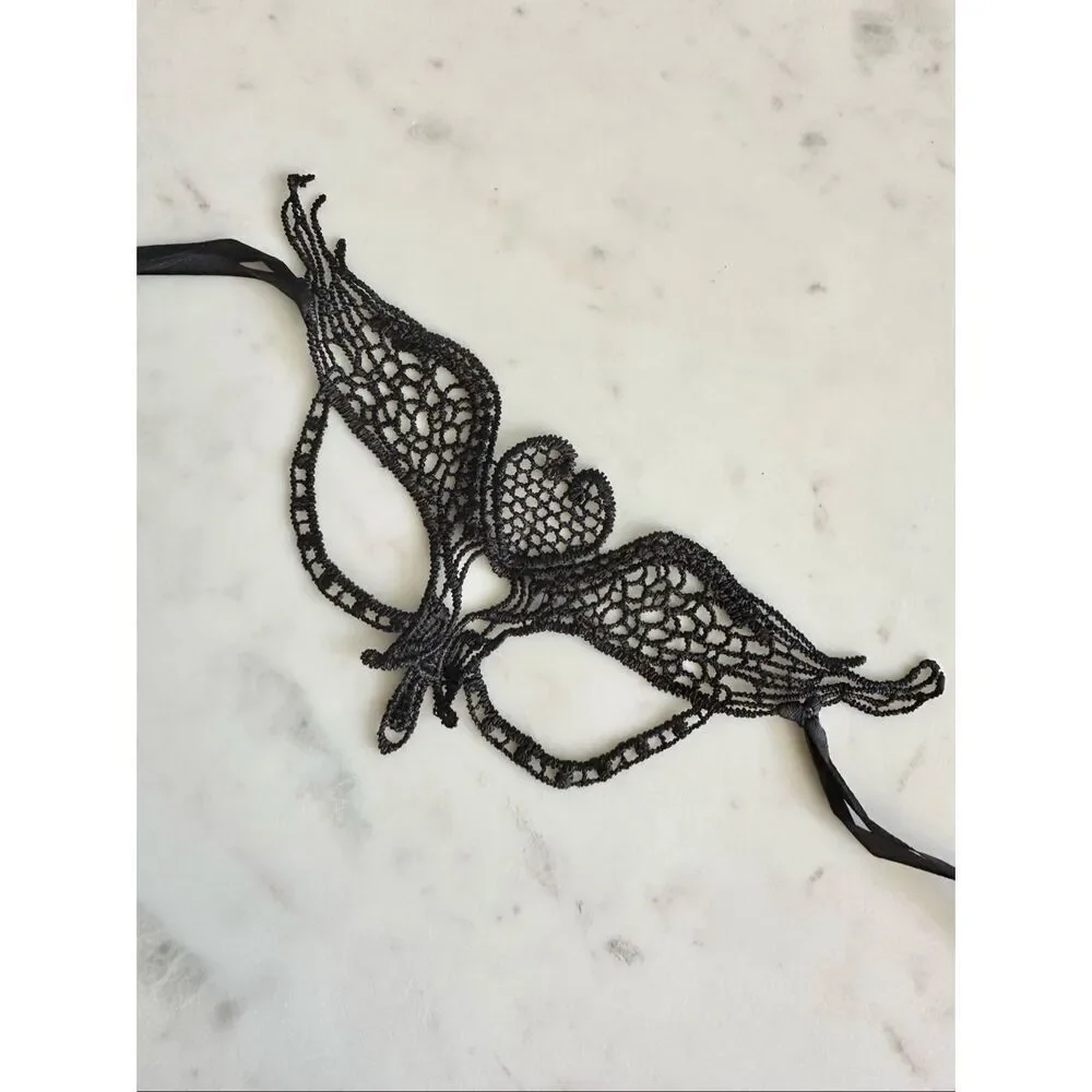 Halloween black heart with wings masquerade mask